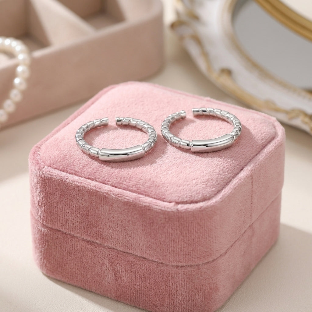Ribbed Band Sterling Silver Toe Rings - close-up detail