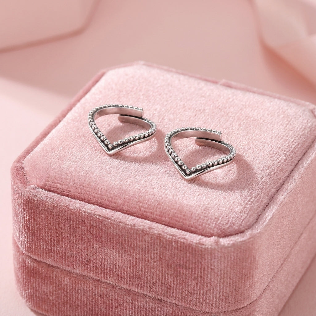 Chevron V-Shape White Cz Silver Toe Rings - close-up detail in 925 sterling silver