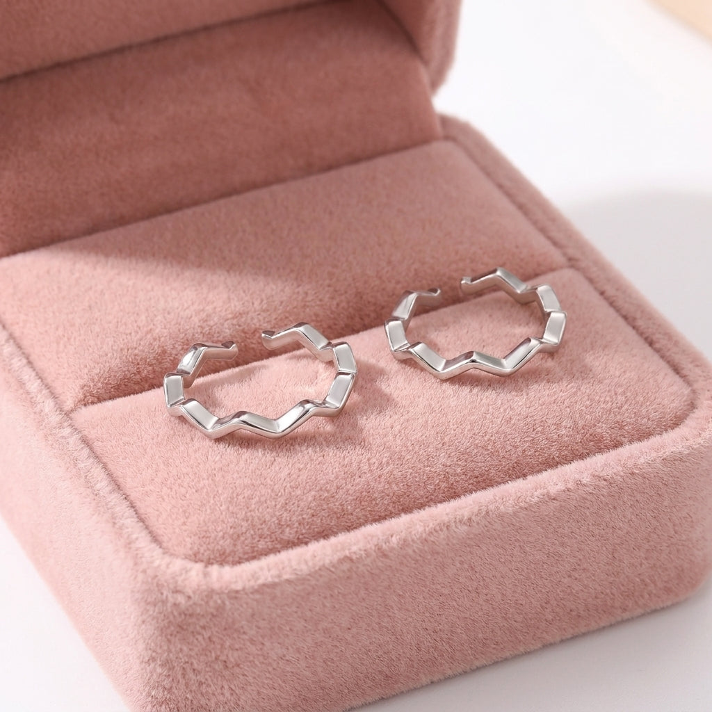 Zigzag Chevron Plain Silver Toe Rings - close-up detail in 925 sterling silver